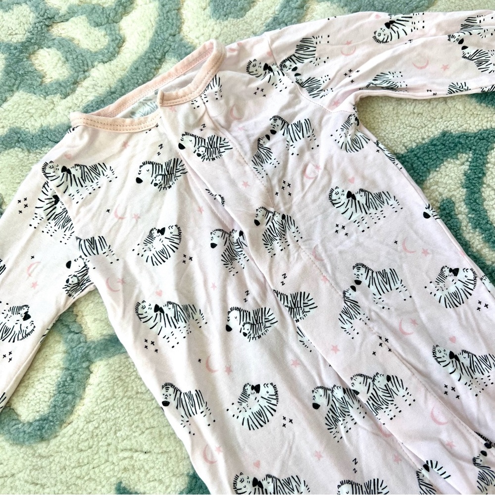 Magnetic Me 🦓 onesie